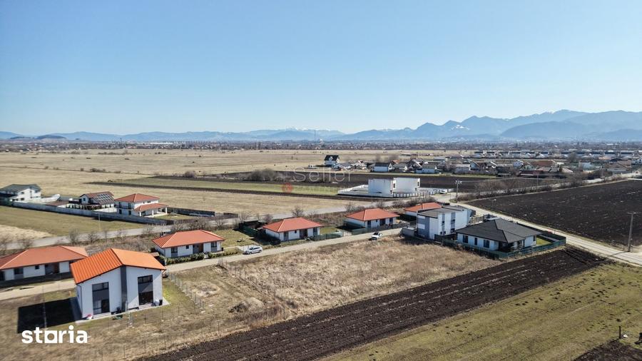 Teren de 2000 mp, în Stupini