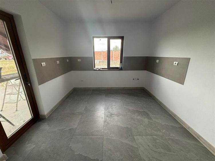 Casă cu 3 camere cu Teren 468 Mp în Sânmihaiu German