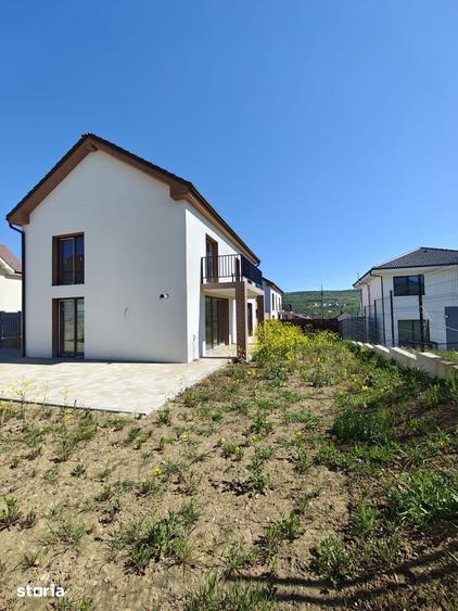 Casă cu 4 camere cu Teren 442 Mp în Chinteni