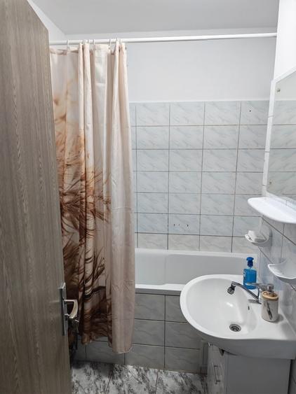 Apartament cu 3 camere decomandat în Fundeni