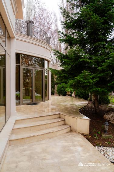 Casă individuală cu 12 camere cu Teren 2620 Mp în Floreasca