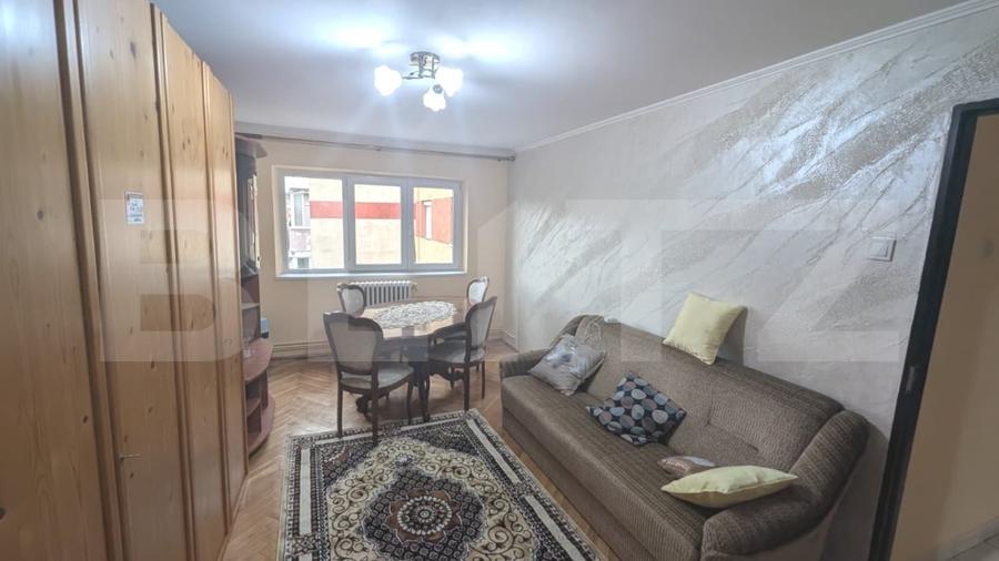 Apartament cu 2 camere, decomandat, 55 mp, 2 bai, zona Cetate - 2