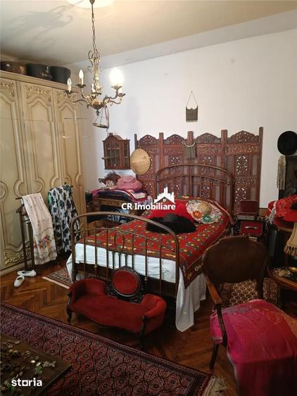 Apartament cu 4 camere semidecomandat în Centrul Civic