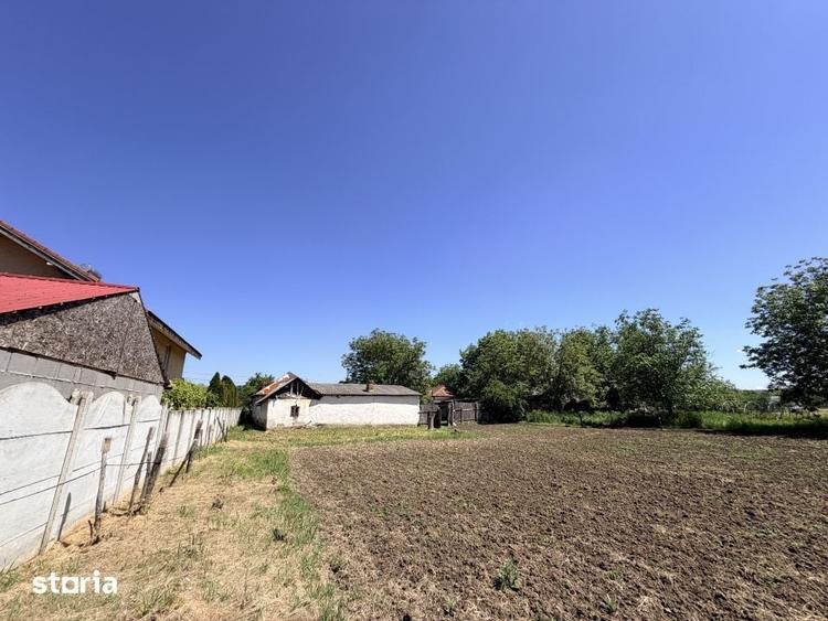 Casă cu 6 camere cu Teren 3000 Mp în Cârcea