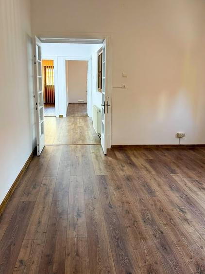 Apartament cu 4 camere semidecomandat în Calea Călărașilor