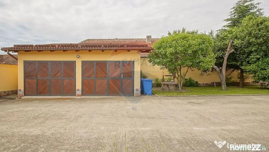 Casă cu 10 camere cu Teren 1300 Mp în Hălchiu