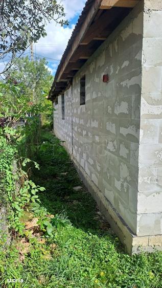 Casă cu 2 camere cu Teren 1700 Mp în Chiheru de Jos