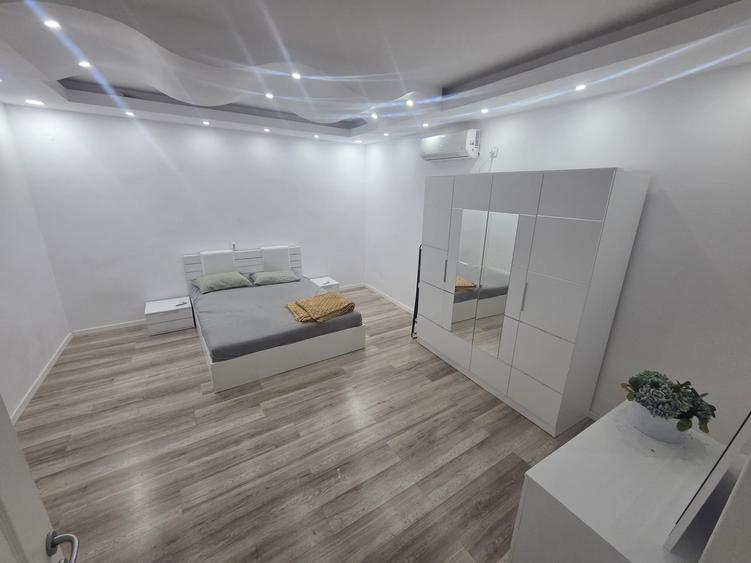 Casă individuală cu 9 camere cu Teren 150 Mp în Brătianu