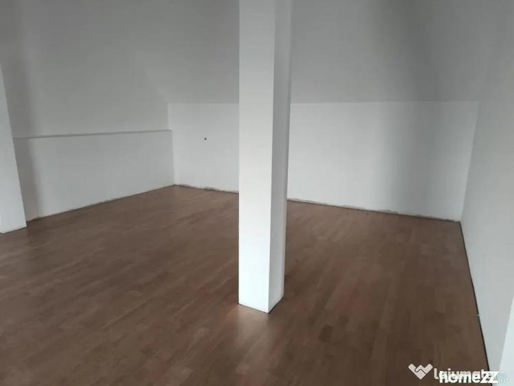 Casă cu 7 camere cu Teren 2500 Mp în Marginea