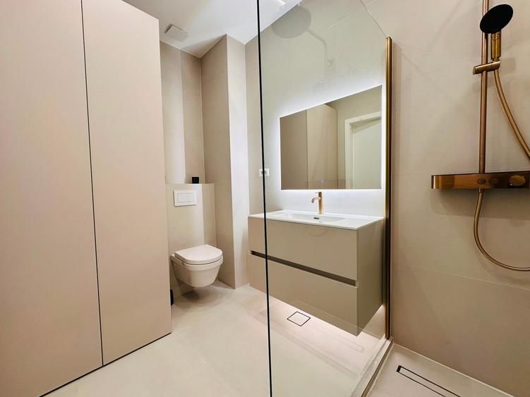 Apartament cu 4 camere decomandat în Herăstrău
