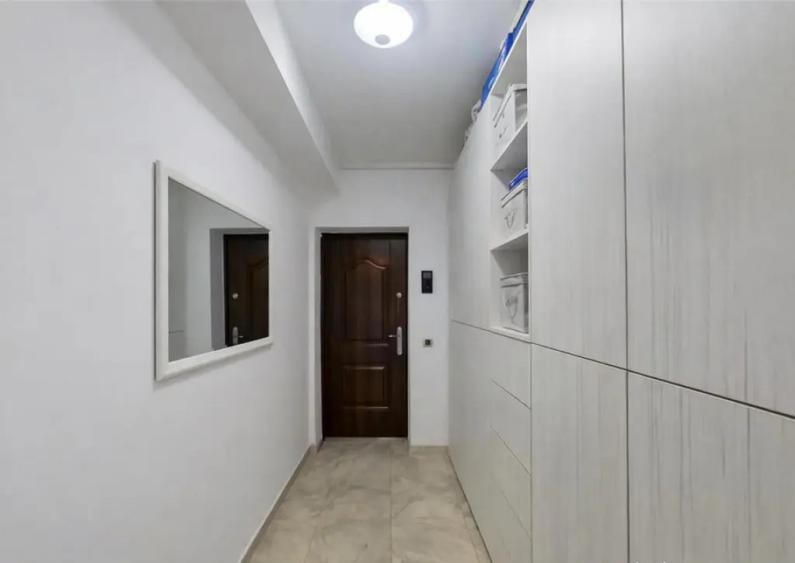 Apartament cu 3 camere decomandat, mobilat în Tractorul