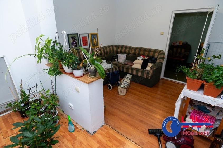 Apartament cu 3 camere decomandat în Piața Nouă