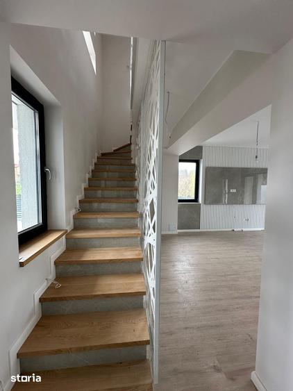 Casă cu 4 camere cu Teren 270 Mp în Mogoșoaia