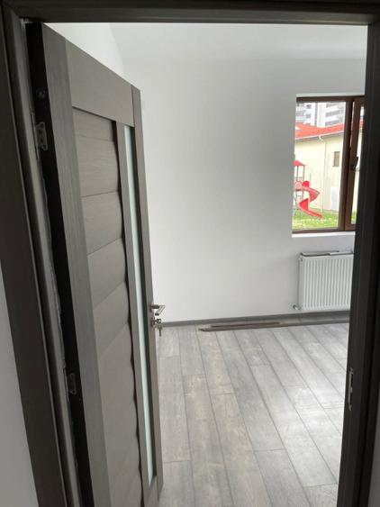 Casă cu 5 camere cu Teren 300 Mp în Mihai Bravu