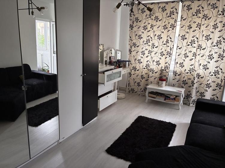 Apartament cu 3 camere decomandat în Exterior Vest