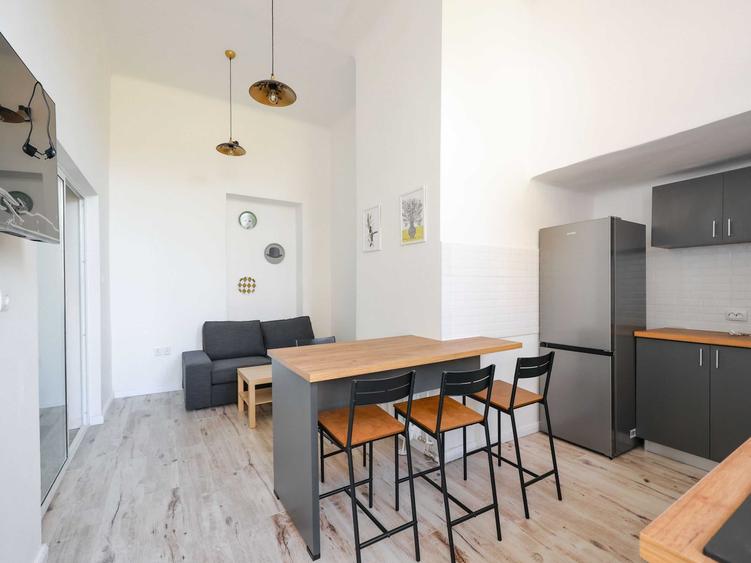 Apartament cu 2 camere decomandat în Central