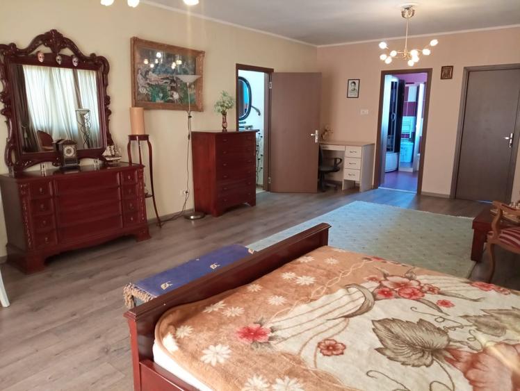 Casă individuală cu 6 camere cu Canalizare în Balotești