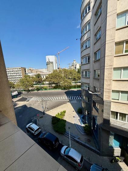 Apartament cu 2 camere semidecomandat, mobilat în P-ța Unirii