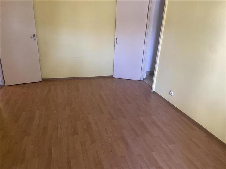 Apartament cu 4 camere nedecomandat în Sud