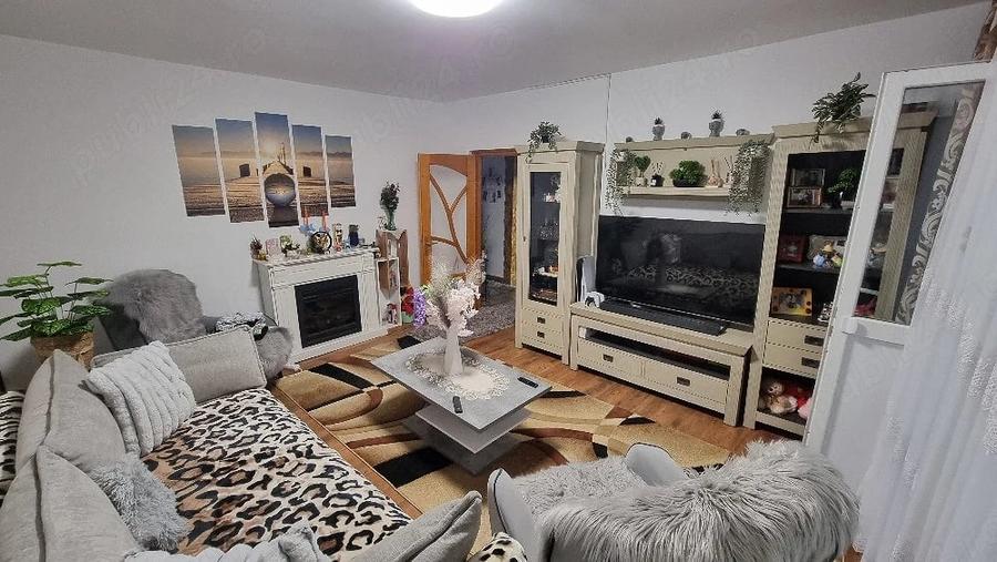Apartament cu 4 camere decomandat în Fălticeni