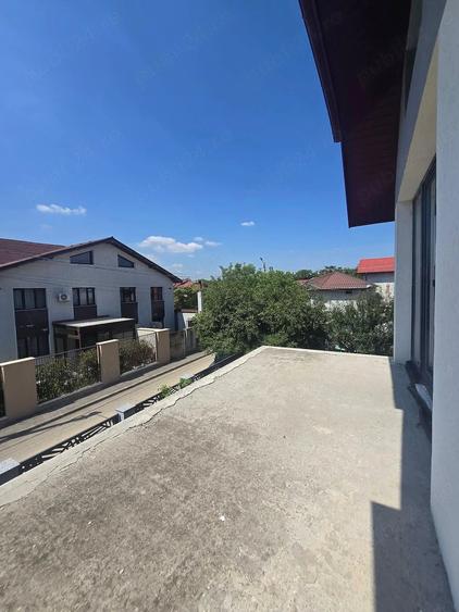 Casă cu 6 camere cu Teren 383 Mp în Dobroești