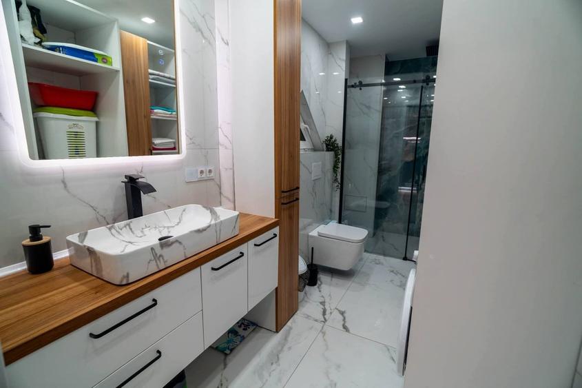 Apartament cu 3 camere decomandat în P-ța Maria