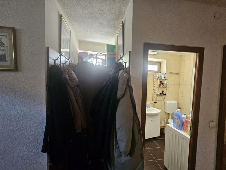 Casă individuală cu 5 camere cu Canalizare în Schei