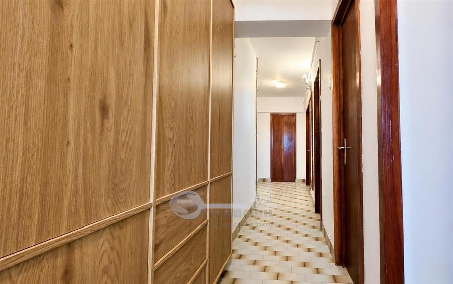 Apartament cu 3 camere decomandat în Central