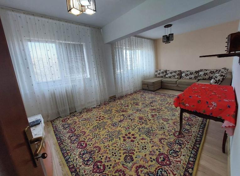 Apartament cu 3 camere decomandat, mobilat în Costin Georgian