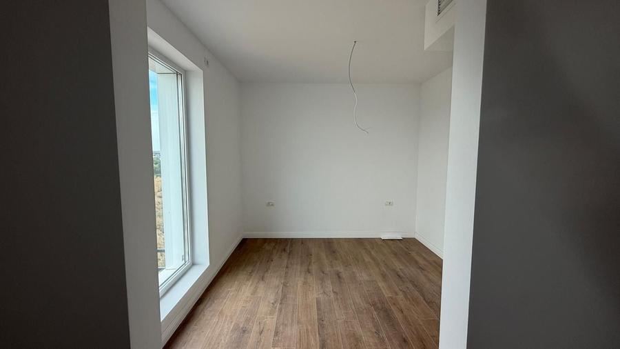 Apartament cu 3 camere semidecomandat în Pipera