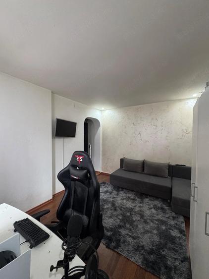 Apartament cu 2 camere semidecomandat, mobilat în Central