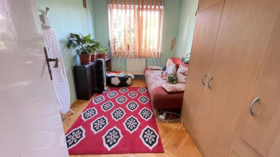 Apartament cu 3 camere semidecomandat în Cetății