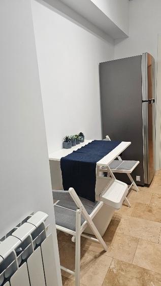Apartament cu 2 camere decomandat, mobilat în Central
