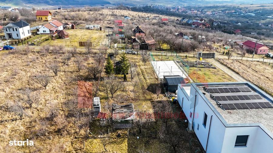 Teren de 2000 mp, în Roșia