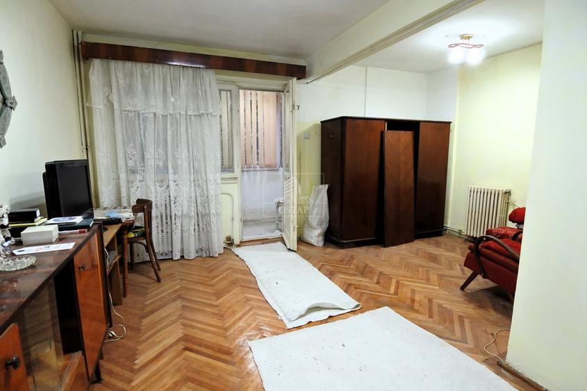 Garsonieră decomandată în Central