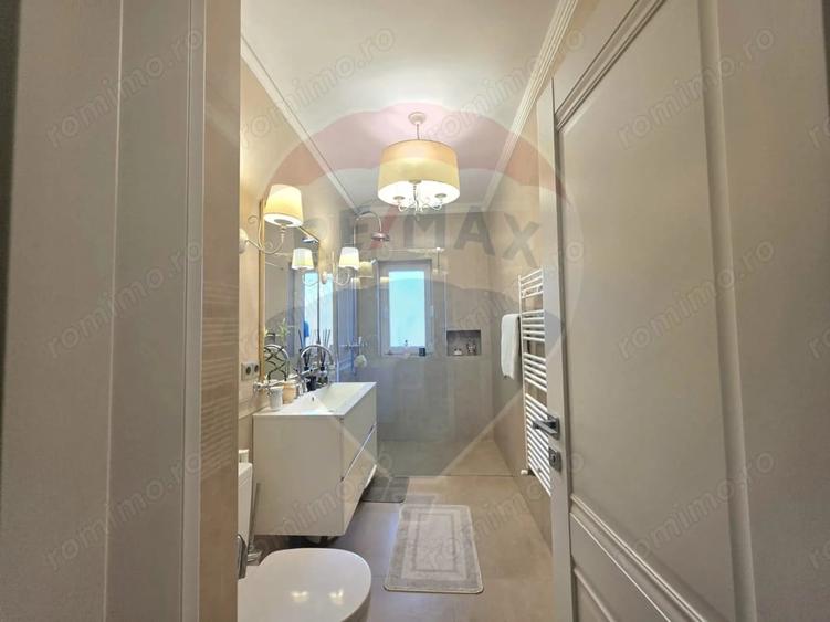 Apartament cu 4 camere decomandat în Unirii