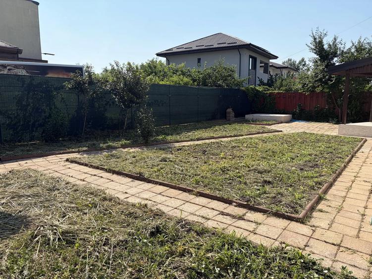 Casă individuală cu 5 camere cu Teren 640 Mp în Odăi