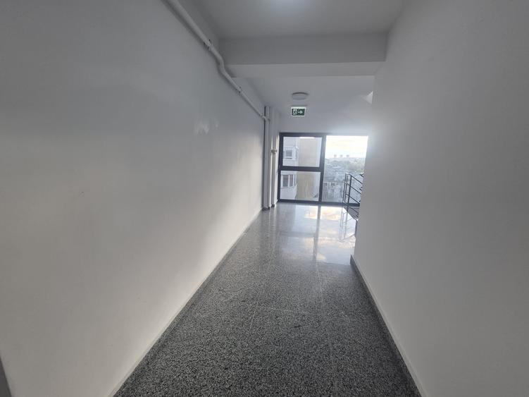 Apartament cu 3 camere decomandat în Nicolina