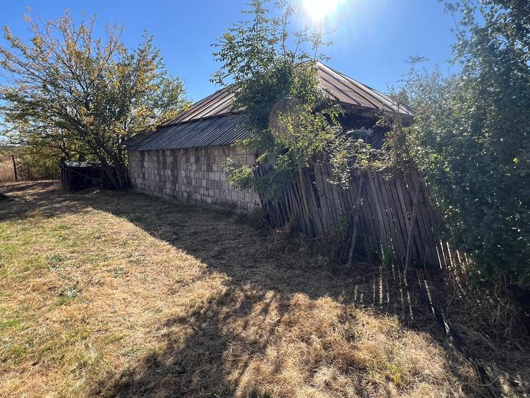 Casă cu 3 camere cu Teren 1000 Mp în Stoiculești