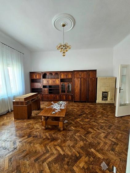 Casă individuală cu 3 camere cu Canalizare în Central