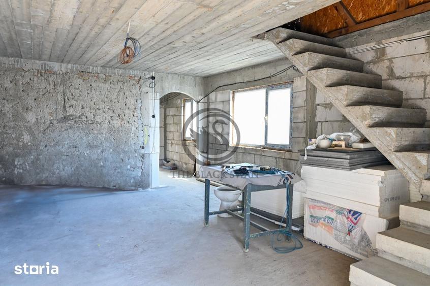 Casă cu 6 camere cu Teren 600 Mp în Bucov