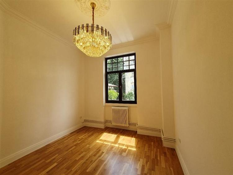 Apartament cu 4 camere circular în P-ța Rosetti