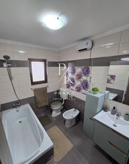 Duplex cu 4 camere cu Canalizare în Florești