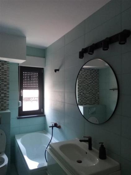 Apartament cu 3 camere semidecomandat, mobilat în 9 Mai