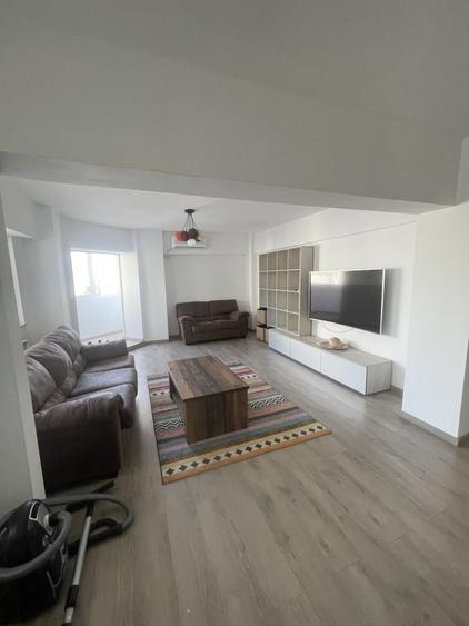 Apartament cu 3 camere decomandat, mobilat în Ultracentral