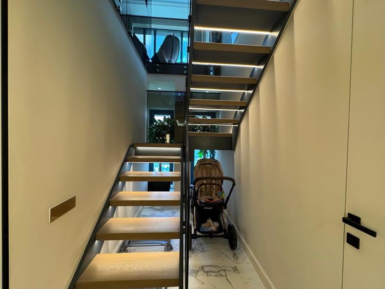 Apartament cu 4 camere decomandat în Aviației