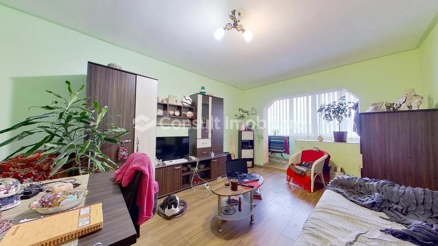 Apartament cu 3 camere decomandat, mobilat în Între Lacuri