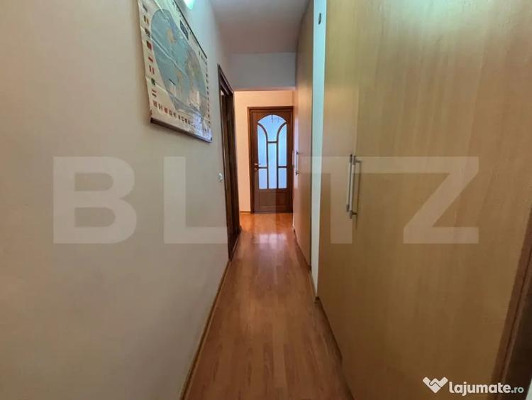 Apartament cu 3 camere decomandat în Nicolina