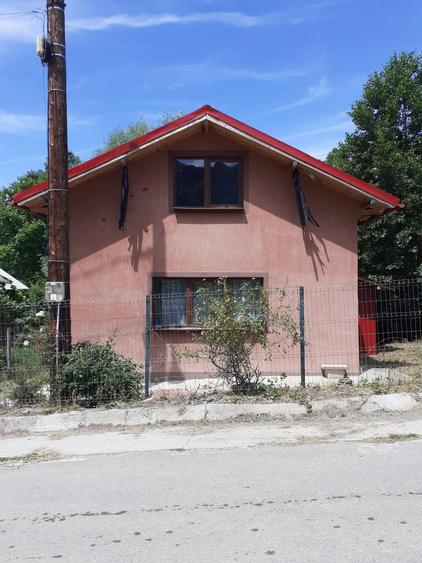 Casă cu 2 camere în Jugur