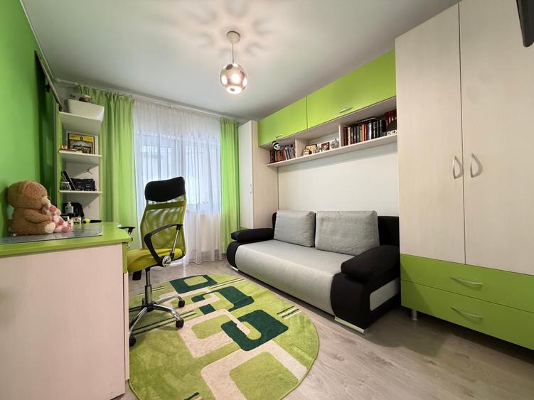 Apartament cu 4 camere decomandat în Nicolina